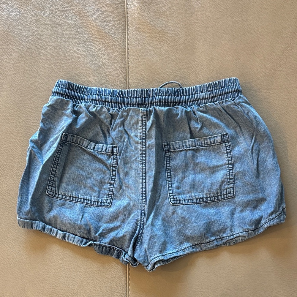 Universal Thread Shorts - image 4